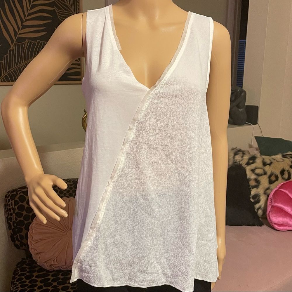 NWT Express Lightweight V-neck Blouse Ivory White Size Small